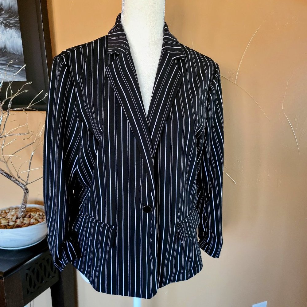 NWOT 89th + Madison Women's Ruched Sleeve Black Striped Blazer